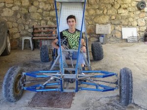 Pandemi Sürecinde Evde Sıkılan Liseli Genç, Su Motorundan ’Buggy’ Araba Yaptı