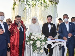 Belediye Başkanı Oğlunun Nikahını Kıydı