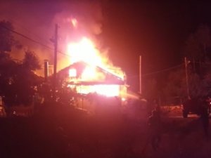 Amasya’da Çıkan Yangında 3 Ev Yandı