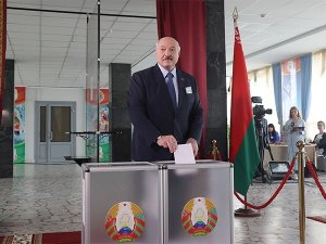 Belarus’ta Resmi Olmayan Sonuçlara Göre Seçimi Lukaşenko Kazandı