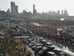 Beyrut’ta Şiddetli Patlamada Hayatını Kaybedenler İçin Anma Töreni