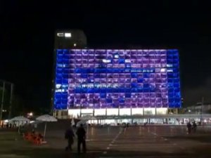 Tel Aviv Belediye Binası’na Bae Ve İsrail Bayraklarının Silüetleri Yansıtıldı