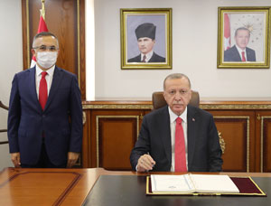Cumhurbaşkanı Erdoğan Rize Valiliğini Ziyaret Etti
