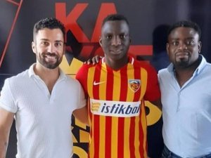 Yaw Ackah Formayı Giydi