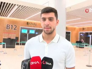 Cenk Özkaçar, Lyon’a İmza Atmak İçin Fransa’ya Uçtu