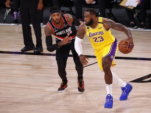 Lebron James’in Triple Double Performansı Lakers’a Yetmedi