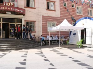Diyarbakır’da Evlat Nöbetindeki Ailelerin Hikayeleri Yürek Burkuyor