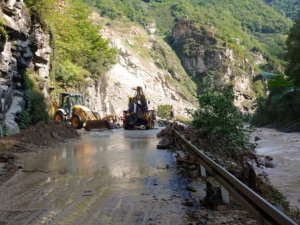 Ulaştırma Bakanlığı Selden Zarar Gören Yolları Yeniliyor