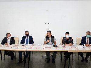 Bakan Pakdemirli, Kozan’da Muhtarlarla Bir Araya Geldi