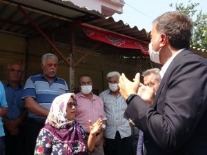 Gözü Yaşlı Hatice Teyzeyi Ömer Çelik Teselli Etti