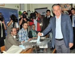 Yalova'da Ak Parti Ve Chp Adayları Oylarını Kullandı