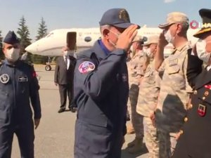 Bakan Akar: “Yeni Uçuş Eğitim Yılı Açılışını F-16 İle Yaptığı Uçuşla Gerçekleştirdi”
