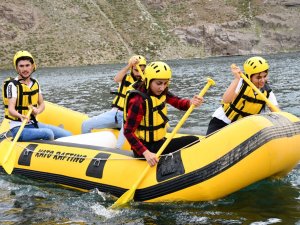 3 Bin Rakımda Rafting Keyfi