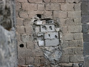 5 Bin Yıllık Diyarbakır Surlarının Bir Kapısı Briket İle Kapatıldı