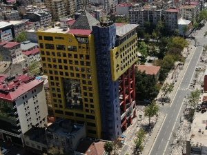’Dünyanın En Saçma Binası’ Yıkılacak