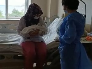 Covid-19 Hastası Hamile Kadın Tedavinin Ardından Bebeğine Kavuştu
