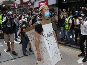 Hong Kong’da Sokaklar Yine Karıştı: En Az 90 Gözaltı