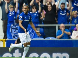 Emre Belözoğlu, Cenk Tosun İçin Görüşmelere Başladı