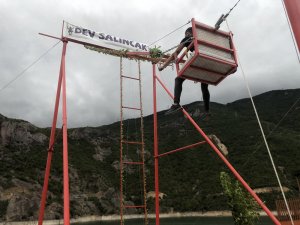 Dev Salıncak Adrenalin Tutkunlarının İlgi Odağı Oldu
