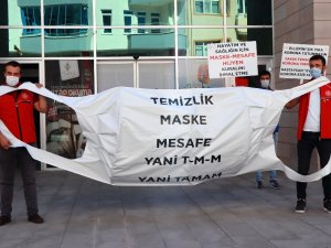 Dev Maskeyle Korona Virüse Dikkat Çektiler