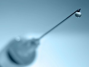 Oxford Üniversitesi Ve Astrazeneca, Covid-19 Aşı Testlerini Durdurdu