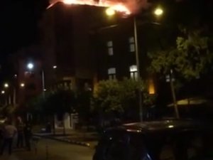 Trabzon’da 5 Katlı Binanın Çatı Katı Alev Alev Yandı