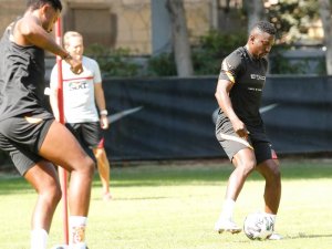Galatasaray’ın Yeni Transferi Etebo Takımla Çalıştı