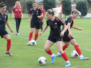 A Milli Kadın Futbol Takımı, Slovenya Maçı Hazırlıklarını Sürdürüyor