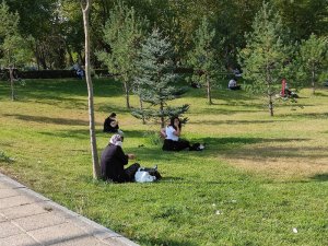 Kpss’de Adaylar İçeride Yakınları Dışarıda Ter Döktü