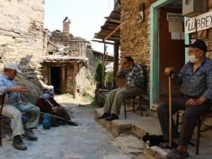 Sadece 5 Kişinin Yaşadığı “Kendinden Sosyal Mesafeli” Köy