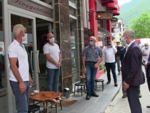 Artvin Valisi Doruk İl Genelinde Vakaların En Fazla Olduğu Borçka İlçesinde Sokakta Maske Denetimine Çıktı