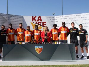 Kayserispor Yeni Transferleri Tanıttı