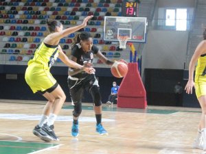 1. Leyla Atakan Kupası: Fenerbahçe Öznur Kablo: 77 - Beşiktaş: 64