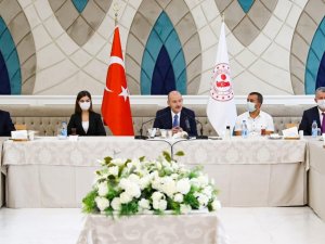 “Kimlerin Anayasa Mahkemesini Savunduğunu Gördüm”