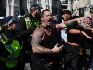 Londra’da Karantina Karşıtı Protesto