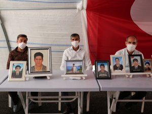 Hdp Önündeki Ailelerin Evlat Nöbeti 382’nci Günde
