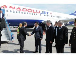 Bakan Güllüce, Havaalanında Karşılandı