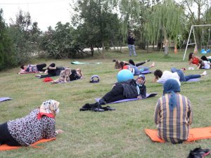 Şalvarlarıyla Pilates Eğitimine Katıldılar