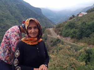 Engelli Kızı İle Birlikte Evinin Yolunun Yapılmasını Bekliyor