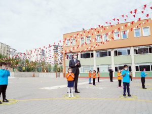 Bakan Selçuk’tan Öğretmenlere Ve Öğrencilere Tebrik Mesajı