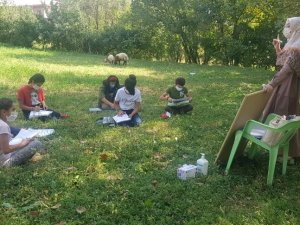 Yeşillikler Arasında Sosyal Mesafeli Ders