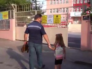 Bakan Selçuk, Okullardaki İlk Günün Heyecanını Sosyal Medyada Paylaştığı Videoyla Duyurdu