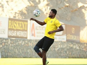 Yeni Malatyaspor’da Tetteh, Trabzonspor Maçını İple Çekiyor