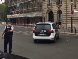 Paris’te Bomba İhbarı Üzerine Eyfel Kulesi’nin Çevresi Boşaltıldı