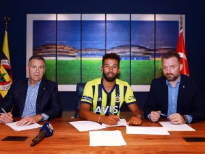 Nazım Sangare Resmi İmzayı Attı