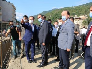 Bakan Kasapoğlu Selden Zarar Gören Dereli İlçesini Ziyaret Etti