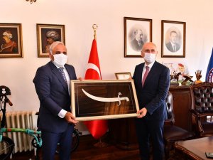 Bakan Karaismailoğlu, Belediye’nin Çalışmaları İle İlgili Bilgi Aldı