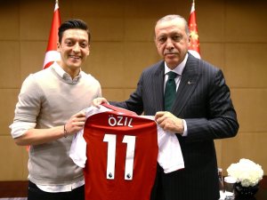 Friedrich Curtius: "Mesut Özil Olayında Çuvalladık"