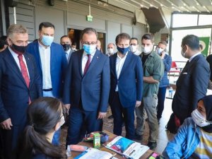 Bakan Kasapoğlu, Gaziosmanpaşa’da Gençlerle Buluştu