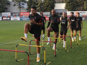 Galatasaray, Derbi İçin Kampa Girdi